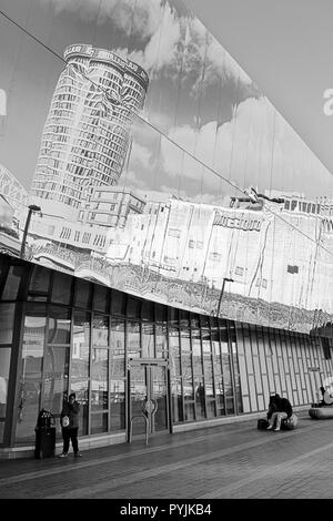 Birmingham New Street Station. Reflexion der Odeon Kino. New Street Station von außen. Stockfoto