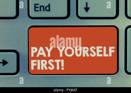 Text Zeichen, Zahlen Sie sich zuerst. Konzeptionelle foto Sparen für die Zukunft beiseite setzen sie einen Teil ihres Einkommens. Stockfoto