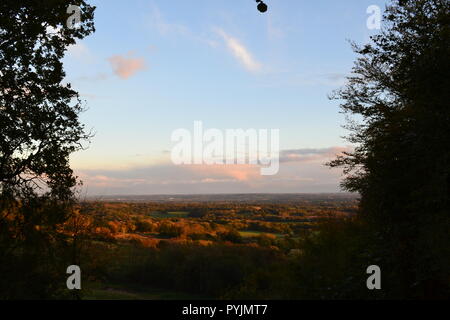 Landschaft bei IDE-Hill, Kent, England, UK Ende Oktober 2018. Blick über die Kent Weald aus der Octavia Hill Sitz. Herbstliche Stockfoto