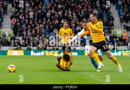 Brighton, UK. 27. Okt 2018. Léo Bonatini der Wolverhampton Wanderers in die Premier League Match zwischen Brighton und Hove Albion und Wolverhampton Wanderers an der AMEX Stadion, Brighton, England am 27. Oktober 2018. Foto von Liam McAvoy. Credit: UK Sport Pics Ltd/Alamy leben Nachrichten Stockfoto