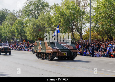 Thessaloniki, Griechenland - 28. Oktober 2018: Oxi Tag griechischen Armee Parade. März während der nationalen Feier zum Tag der militärischen Parade zum Gedenken an die Griechische keine gegen die Mussolini Italienische 1940 Ultimatum. Credit: bestravelvideo/Alamy leben Nachrichten Stockfoto