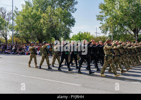 Thessaloniki, Griechenland - 28. Oktober 2018: Oxi Tag griechischen Armee Parade. März während der nationalen Feier zum Tag der militärischen Parade zum Gedenken an die Griechische keine gegen die Mussolini Italienische 1940 Ultimatum. Credit: bestravelvideo/Alamy leben Nachrichten Stockfoto