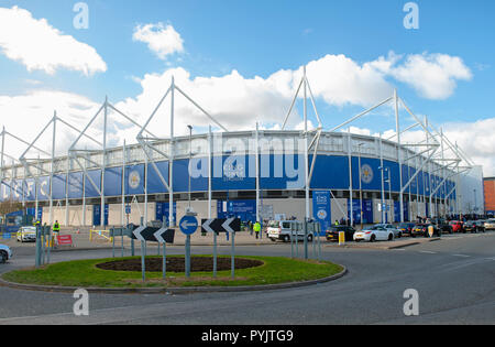 Tribute von Leicester City Football Club Fans bei Absturz eines Hubschraubers. King Power Stadion, Leicester, Großbritannien. Stockfoto