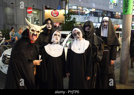 Tokio, Japan. 27 Okt, 2018. 2018/10/27 Tokio, Shibuya Halloween Wochenende. (Fotos von Michael Steinebach/LBA) Quelle: Lba Co.Ltd./Alamy leben Nachrichten Stockfoto