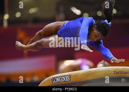 Doha, Katar. 27 Okt, 2018. Simone Biles (USA), 27. Oktober 2018 - Turnen: Die 2018 Gymnastics World Championships, Team der Frauen Qualifikation Sprung an Aspire Dome in Doha, Katar. Credit: MATSUO. K/LBA SPORT/Alamy leben Nachrichten Stockfoto