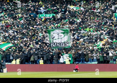 Das Stadion Murrayfield, Edinburgh, Großbritannien. 28 Okt, 2018. Scottish League Cup Fußball, Halbfinale, Herz von Midlothian vs Celtic, Celtic Fans feiern nach der dritten Ziel Credit: Aktion plus Sport/Alamy leben Nachrichten Stockfoto