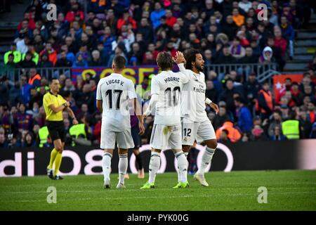 Barcelona, Spanien. 28 Okt, 2018. Marcelo Real Madrid feiert ein Ziel während der spanischen Liga, der Primera División, Fußballspiel zwischen dem FC Barcelona und Real Madrid am 28. Oktober 2018 im Camp Nou Stadion in Barcelona, Spanien: CORDON Cordon Drücken Sie die Taste/Alamy leben Nachrichten Stockfoto