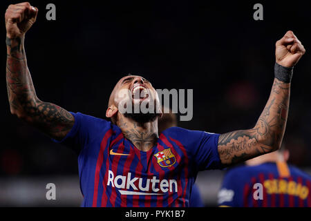 Camp Nou, Barcelona, Spanien. 28 Okt, 2018. Liga Fußball, Barcelona gegen Real Madrid; Arturo Vidal des FC Barcelona feiert zählen 5. Ziel der Credit seiner Seite: Aktion plus Sport/Alamy leben Nachrichten Stockfoto