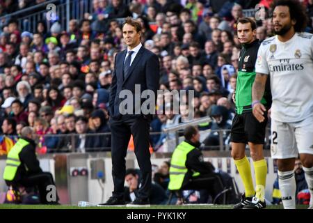 Barcelona, Spanien. 28 Okt, 2018. Real Madrid Trainer Julen Lopetegui während der spanischen Liga, Fußballspiel zwischen dem FC Barcelona und Real Madrid am 28. Oktober 2018 im Camp Nou Stadion in Barcelona, Spanien. Credit: CORDON Cordon Drücken Sie die Taste/Alamy leben Nachrichten Stockfoto