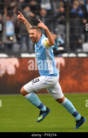 Goaljubel Sascha MOELDERS (TSV München 1860), Aktion, Jubel, Freude, Begeisterung, Fußball 3.Liga, TSV München 1860 - SG Sonnenhof Grossaspach 2-2 auf 28.10.2018. Stadion am Gruenwalder Straße in München, hatte DFL-BESTIMMUNGEN VERBIETEN DIE VERWENDUNG DER FOTOGRAFIE ALS BILD-SEQUENZEN UND/ODER QUASI-VIDEO. | Verwendung weltweit Stockfoto