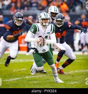 Chicago, Illinois, USA. 28 Okt, 2018. - Jets Quarterback #14 Sam Darnold in Aktion während der NFL Spiel zwischen den New York Jets und Chicago Bears im Soldier Field in Chicago, IL. Fotograf: Mike Wulf Credit: Csm/Alamy leben Nachrichten Stockfoto