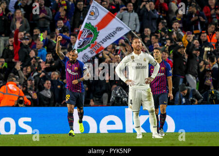 28. Oktober 2018, Camp Nou, Barcelona, Spanien; La Liga Fußball, Barcelona gegen Real Madrid; Arturo Vidal des FC Barcelona feiert 5-1 in der 87. Minute Stockfoto