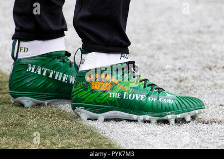 Philadelphia, Pennsylvania, USA. Okt, 2018 21. Philadelphia Eagles quarterback Carson Wentz (11) Stollen während der NFL Spiel zwischen den Carolina Panthers und die Philadelphia Eagles am Lincoln Financial Field in Philadelphia, Pennsylvania. Christopher Szagola/CSM/Alamy leben Nachrichten Stockfoto