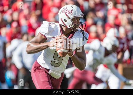 Lincoln, NE, USA. 27 Okt, 2018. Bethune Cookman Wildkatzen quarterback Jabari Dunham (9) während der zweiten Hälfte NCAA Football Spiel zwischen den Bethune Cookman Wildkatzen und Nebraska Cornhuskers. Nebraska besiegt Bethune Cookman 45-9 bei Memorial Stadium in Lincoln, NE. Romeo T Guzman/CSM/Alamy leben Nachrichten Stockfoto