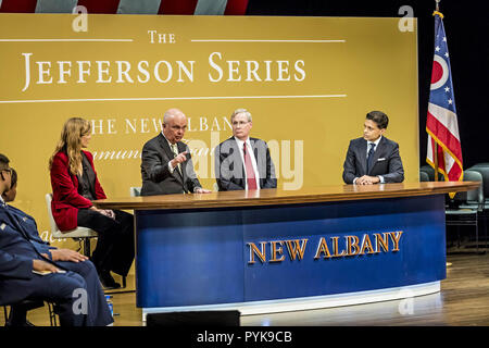 Columbus, Ohio, USA. 25 Okt, 2018. (L - r) SAMANTHA POWER, General Michael Hayden und Stephen Hadley fotografiert Donnerstag abend Oktober 25, 2018 an der Jefferson Serie nationale Sicherheit Rathaus durch den neuen Albanien Community Foundation an der McCoy Center in New Albany, Ohio vorgestellt. FAREED ZAKARIA (r) das Rathaus moderiert. Hadley war der Assistent des Präsidenten für die nationale Sicherheit Angelegenheiten, unter Präsident George W. Bush. Samantha Power ist eine US-Amerikanische akademische, Autor, politischen Kritiker und Diplomat, der als 28. Botschafter der Vereinigten Staaten bei den Vereinten Nationen serviert f Stockfoto