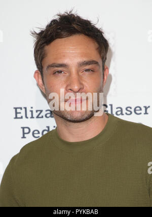 Culver City, CA. 28 Okt, 2018. Ed Westwick, in der Elizabeth Glaser Pediatric AIDS Foundation 30. Jahrestag in einer Zeit für Helden Familie Festival at Smashbox Studios in Culver City, Kalifornien am 28. Oktober 2018. Credit: Faye Sadou/Medien Punch/Alamy leben Nachrichten Stockfoto