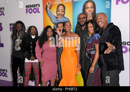 NEW YORK, NY - 28. Oktober: (L-R) Michael Blackson, Whoopi Goldberg, Amber Riley, Omari Hardwick, Tika Sumpter, Tyler Perry, Tiffany Haddish, mehcad Brooks die Weltpremiere von "Nobody's Fool" bei AMC Lincoln Square Theater am Oktober 28, 2018 in New York City besuchen. Credit: Ron Adar/Alamy leben Nachrichten Stockfoto