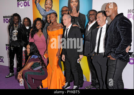 NEW YORK, NY - 28. Oktober: (L-R) Michael Blackson, Whoopi Goldberg, Amber Riley, Omari Hardwick, Tiffany Haddish, Tika Sumpter, Tyler Perry, Brian Robbins, Mark E. Swinton, Areu, mehcad Brooks die Weltpremiere von "Nobody's Fool" bei AMC Lincoln Square Theater am Oktober 28, 2018 in New York City besuchen. Credit: Ron Adar/Alamy leben Nachrichten Stockfoto