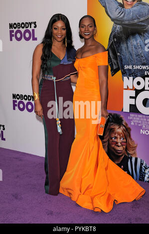 NEW YORK, NY - 28. Oktober: Tiffany Haddish und Tika Sumpter teilnehmen "Nobody's Fool" New York Premiere bei AMC Lincoln Square Theater am Oktober 28, 2018 in New York City. Credit: Ron Adar/Alamy leben Nachrichten Stockfoto