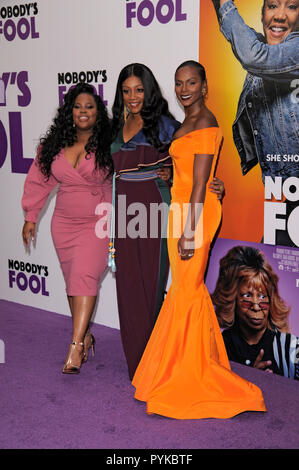 NEW YORK, NY - 28. Oktober: Amber Riley, Tiffany Haddish und Tika Sumpter teilnehmen "Nobody's Fool" New York Premiere bei AMC Lincoln Square Theater am Oktober 28, 2018 in New York City. Credit: Ron Adar/Alamy leben Nachrichten Stockfoto