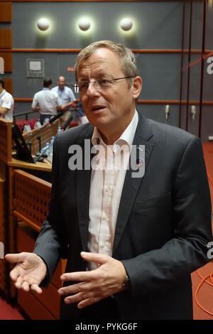 Korou, Frankreich. Okt, 2018 19. Der Generaldirektor der Europäischen Weltraumorganisation ESA, Prof. Dr. Johann-Dietrich Wörner, antwortet auf die Fragen der Journalisten. Es ist im Jupiter Control Center der Weltraumbahnhof Kourou in Französisch-Guayana. Credit: Janne Kieselbach/dpa/Alamy leben Nachrichten Stockfoto