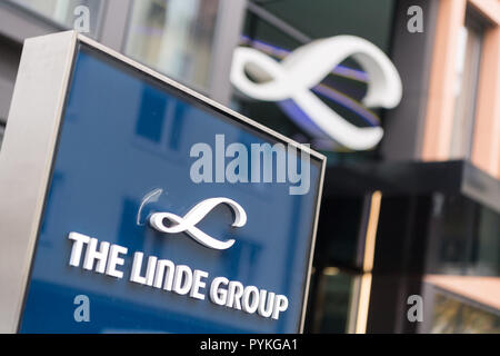 München, Deutschland. 29 Okt, 2018. Das Logo der Linde AG, am Hauptsitz des Unternehmens in der bayerischen Hauptstadt. Credit: Peter Kneffel/dpa/Alamy leben Nachrichten Stockfoto