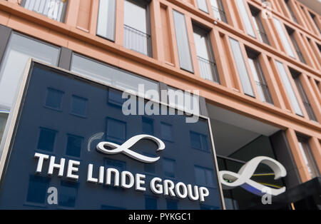 München, Deutschland. 29 Okt, 2018. Das Logo der Linde AG, am Hauptsitz des Unternehmens in der bayerischen Hauptstadt. Credit: Peter Kneffel/dpa/Alamy leben Nachrichten Stockfoto