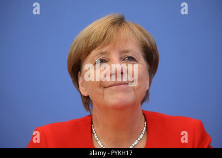 Berlin, Deutschland. 29 Aug, 2017. Bundeskanzlerin Angela Merkel (CDU) Lacht am 29.08.2017 in der Bundespressekonferenz in Berlin während Ihres PC zu aktuellen Fragen der Innen- und Außenpolitik. Quelle: Michael Kappeler/dpa | Verwendung weltweit/dpa/Alamy leben Nachrichten Stockfoto