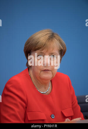 Berlin, Deutschland. 29 Aug, 2017. Die deutsche Bundeskanzlerin Angela Merkel (CDU) spricht an der Bundespressekonferenz in Berlin am 29.08.2017 zu aktuellen Fragen der Innen- und Außenpolitik. Quelle: Bernd von Jutrczenka/dpa | Verwendung weltweit/dpa/Alamy leben Nachrichten Stockfoto