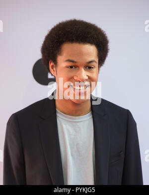 Berlin, Deutschland. 14 Okt, 2018. Sheku KANNEH - MASON (Clown des Jahres, Cello) Preisverleihung des Opus-Klassik 2018 durch den Verein zur Förderung der Klassischen Musik eV im Konzerthaus Berlin am 14.10.2018. | Verwendung der weltweiten Kredit: dpa/Alamy leben Nachrichten Stockfoto