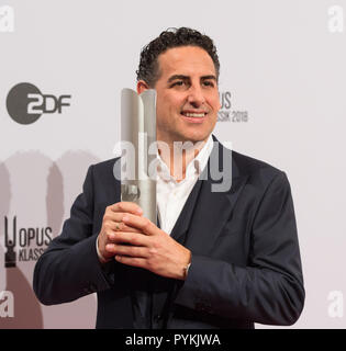 Berlin, Deutschland. 14 Okt, 2018. Juan Diego Florez (Sänger des Jahres) mit dem OPUS KLASSIK Trophaee Preisverleihung des Opus-Klassik 2018 durch den Verein zur Förderung der Klassischen Musik eV im Konzerthaus Berlin am 14.10.2018. | Verwendung der weltweiten Kredit: dpa/Alamy leben Nachrichten Stockfoto