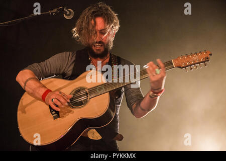 Mailand Italien. 28. Oktober 2018. Die australische Band JOHN BUTLER TRIO führt live auf der Bühne im Alcatraz durinh der 'europäischen Tour 2018/19 'Credit: Rodolfo Sassano/Alamy leben Nachrichten Stockfoto