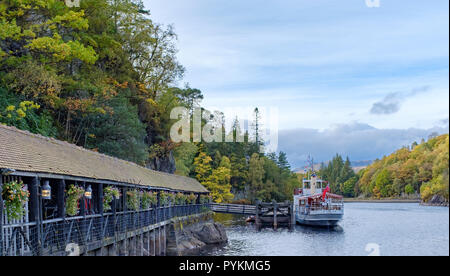 Die Sir Walter Scott Raddampfer vertäut am Steg am Loch Katrine in der Nähe von Callander Stirlingshire, Schottland, UK Stockfoto