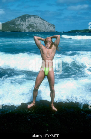 HONOLULU, HI - 23. NOVEMBER: (exklusiv) Modell/Schauspieler David Roman stellt bei einem Fotoshooting am 23. November 1992 in Honolulu, Oahu, Hawaii. Foto von Barry King/Alamy Stock Foto Stockfoto