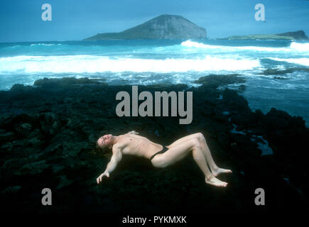 HONOLULU, HI - 23. NOVEMBER: (exklusiv) Modell/Schauspieler David Roman stellt bei einem Fotoshooting am 23. November 1992 in Honolulu, Oahu, Hawaii. Foto von Barry King/Alamy Stock Foto Stockfoto