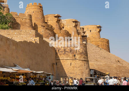 Bastionen von Jaisalmer Fort, Jaisalmer, Rajasthan, Indien Stockfoto