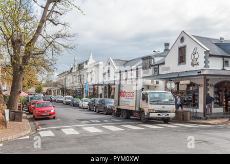 Stellenbosch, Südafrika, 16. AUGUST 2018: eine Szene, in der Church Street in Stellenbosch in der Western Cape Provinz. Ein Lieferwagen, andere Fahrzeuge ein Stockfoto