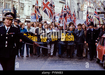 Nationale Front (NF) März in London in den 1970er Jahren Stockfoto