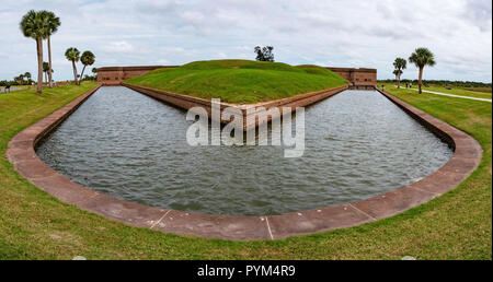 Wasserburg Festung Fort Pulaski National Monument bewachen den Savannah River in Georgia, USA, die stark in den Bürgerkrieg beschädigt Stockfoto