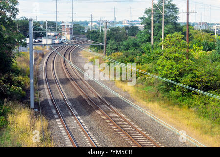 Stahl Rail Road tracks über Schotter verschwinden in der Ferne (4) Stockfoto
