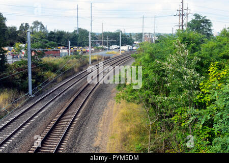 Stahl Rail Road tracks über Schotter verschwinden in der Ferne (5) Stockfoto