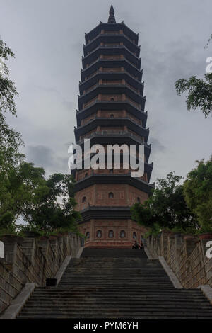 Panoramablick und Pagode in Ninh Binh Vietnam Stockfoto