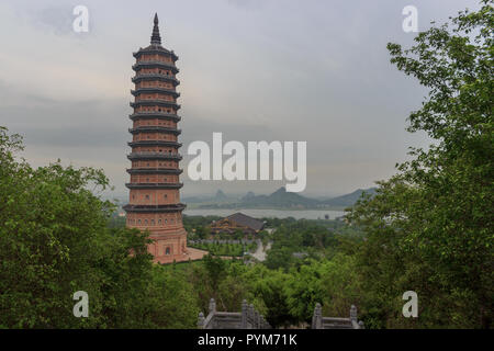 Panoramablick und Pagode in Ninh Binh Vietnam Stockfoto