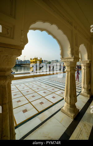Die Harmandir Sahib, der Goldene Tempel, ist der wichtigste Sikhs Gurdwara und wurde von der fünften Sikh Guru, Guru Arjan, im 16. Jahrhundert. Siehe Stockfoto