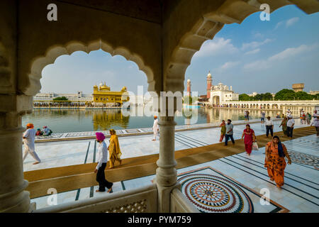 Die Harmandir Sahib, der Goldene Tempel, ist der wichtigste Sikhs Gurdwara und wurde von der fünften Sikh Guru, Guru Arjan, im 16. Jahrhundert. Siehe Stockfoto