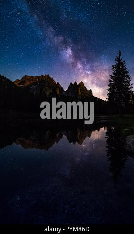 Mliky weise Reflexion über den Lago Antorno, Dolomiten, Italien Stockfoto