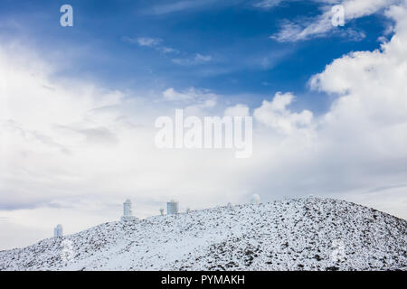 Astronomische Observatorium in den Nationalpark Teide auf Teneriffa, im Winter auf den Kanarischen Inseln, Spanien Stockfoto