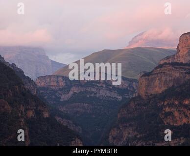 Sonnenuntergang in der Anisclo Canyon Stockfoto