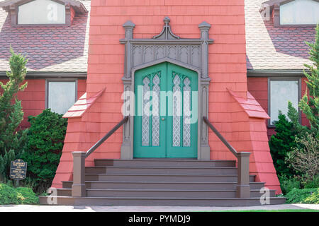 Detaillierte Abbildung der Vorderseite des St Andrews Kirche in Southampton, NY, USA Stockfoto