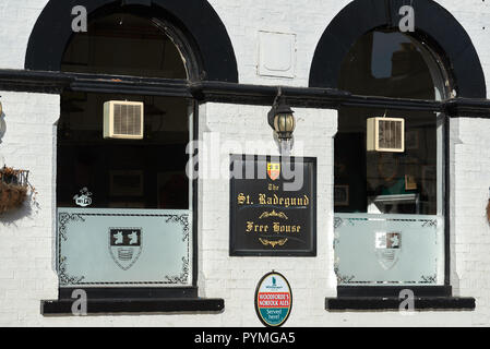 "Die St Radeguund" Pub, kleinste Kneipe in Cambridge und Endpunkt der berühmten Halbjährlichen Pub Crawl, King Street, Cambridge, England. Stockfoto